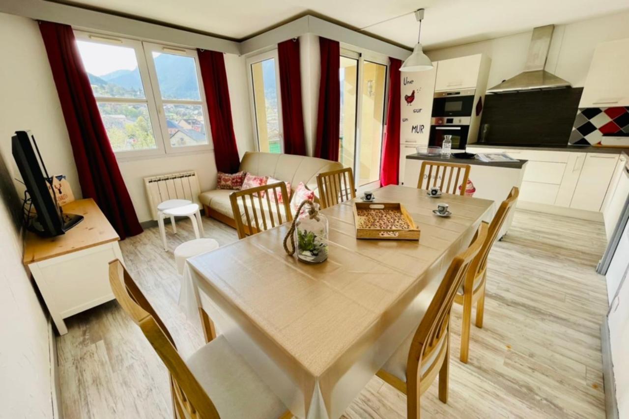 Bright 50 M With Balcony And View On The Valley Apartment