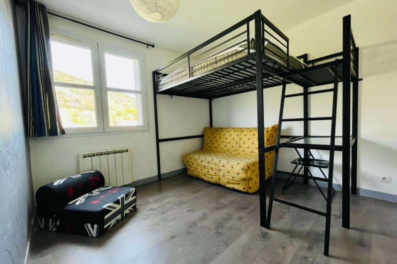 Bright 50 M With Balcony And View On The Valley Apartment *