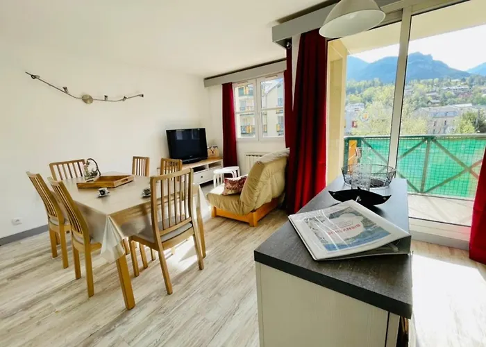 Bright 50 M With Balcony And View On The Valley