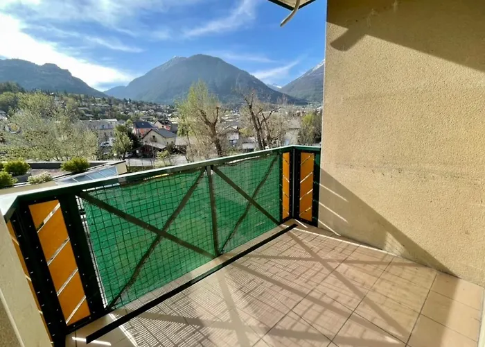 Bright 50 M With Balcony And View On The Valley