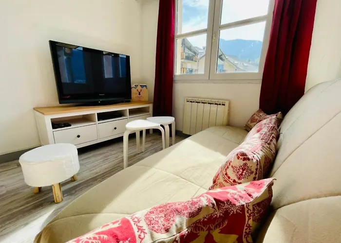 Bright 50 M With Balcony And View On The Valley